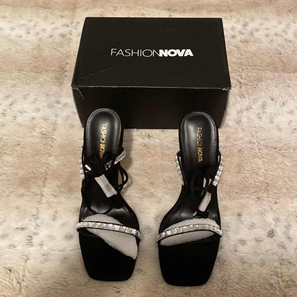 Spending Spree Wrap Up Heels Size 8 1/2